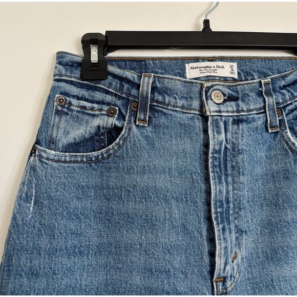 Mid Wash Abercrombie The 90s Straight Ultra High Rise 27/4 - Picture 3 of 8